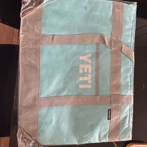 YETI Light Blue Travel Tote Bag - Durable Carryall for Women